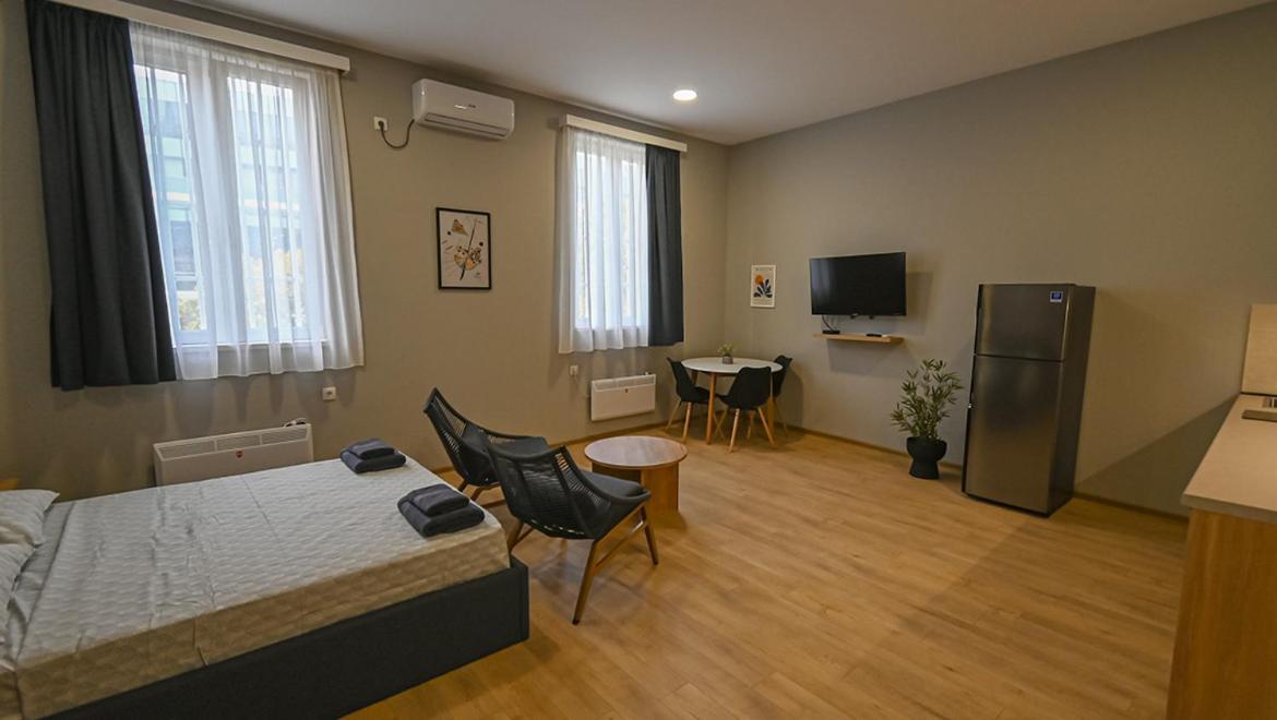 Big Studio Apt.On Liberty Square Tbilisi ภายนอก รูปภาพ