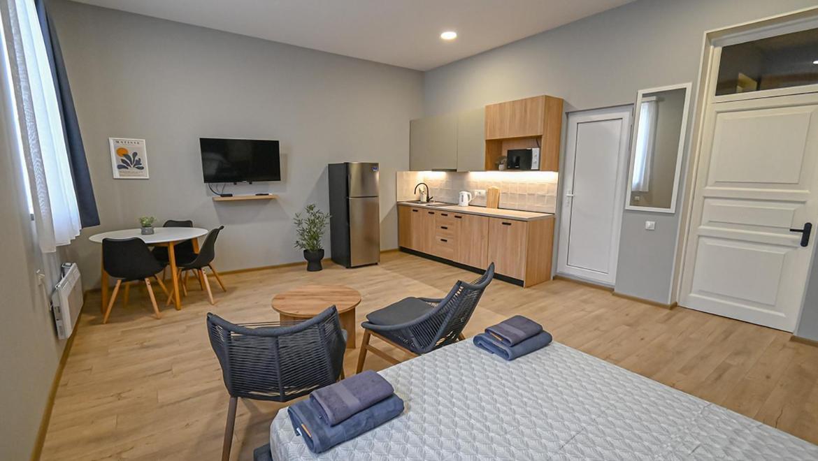 Big Studio Apt.On Liberty Square Tbilisi ภายนอก รูปภาพ
