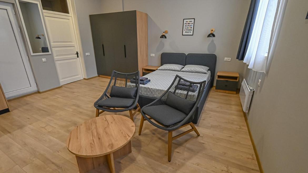 Big Studio Apt.On Liberty Square Tbilisi ภายนอก รูปภาพ